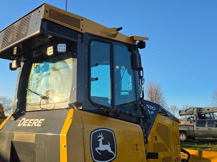 2023-deere-550-lgp-image-33