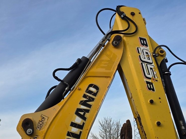 2009-new-holland-b95b-image-30