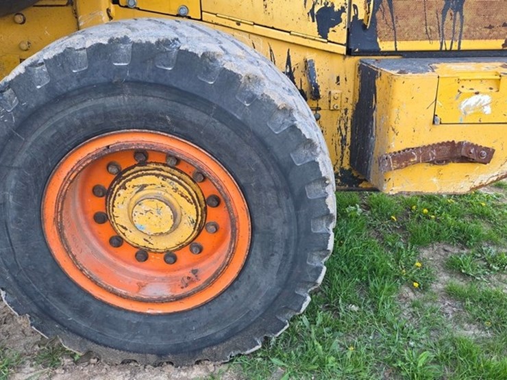 2012-deere-444k-image-16