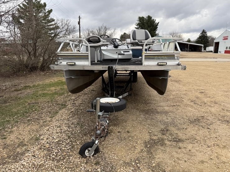 play-craft-pontoon-boat-image-2