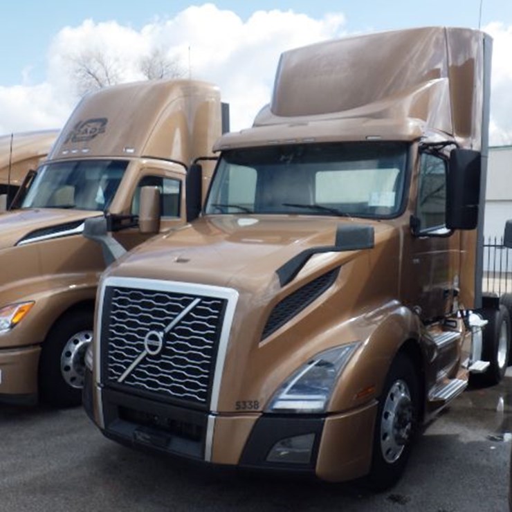 2023 VOLVO VNL300