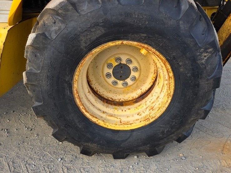 2009-new-holland-b95b-image-34