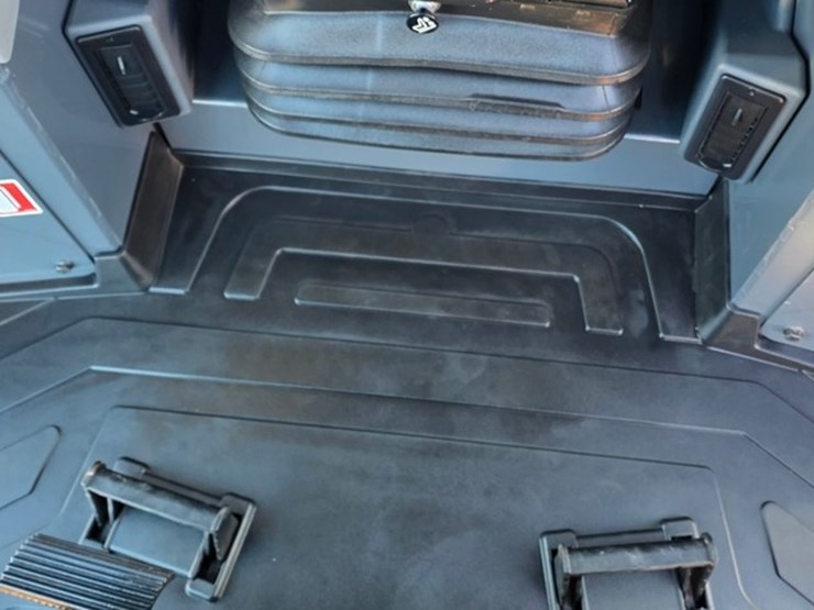 2023-deere-550-lgp-image-72