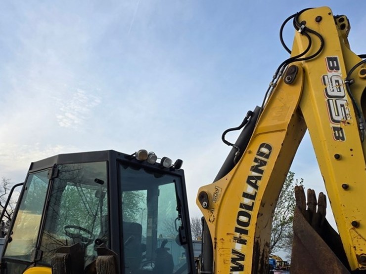 2009-new-holland-b95b-image-27