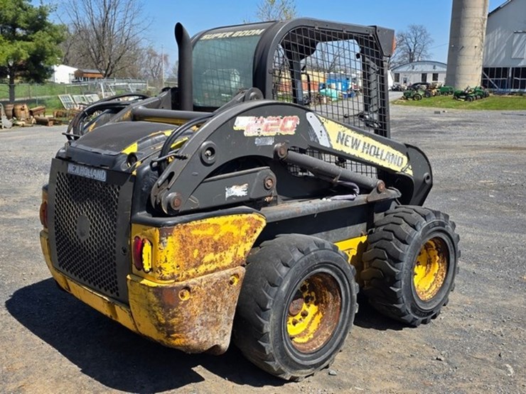 2013-new-holland-l220-image-4