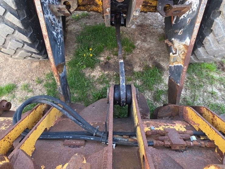 2012-deere-444k-image-39