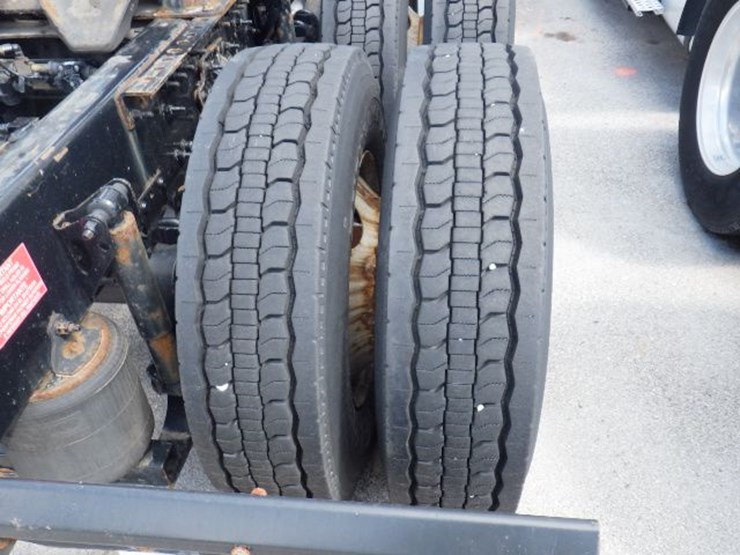 2018-volvo-vnl300-image-7