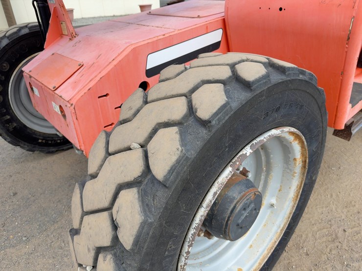 2015-sky-trak-6042-image-12