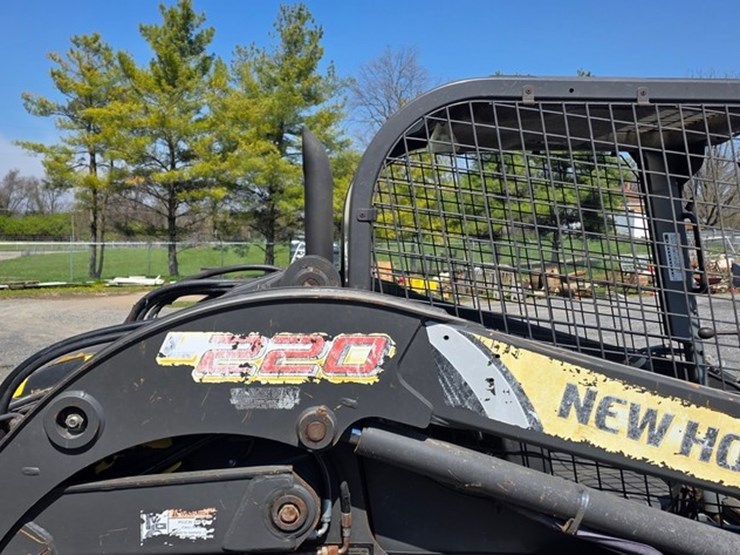 2013-new-holland-l220-image-13