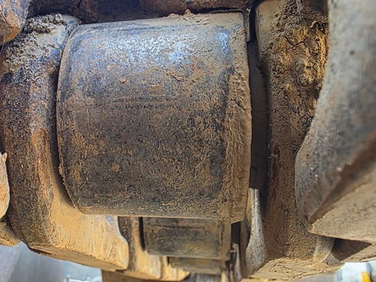 2016-case-750m-lgp-image-41