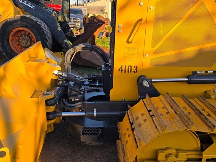 2023-deere-550-lgp-image-9