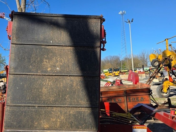 new-holland-166-image-12