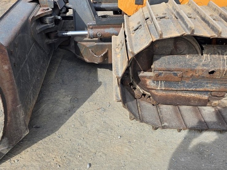 2016-case-750m-lgp-image-8