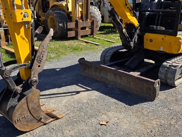 2021-jcb-35z-1-image-6