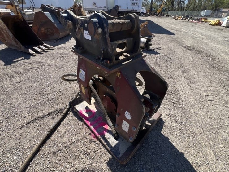 2020-allied-2300-plate-compactor-image-2