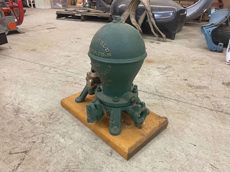 goulds-pump-display-image-2