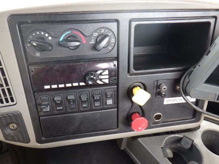 2016-international-8600-image-16