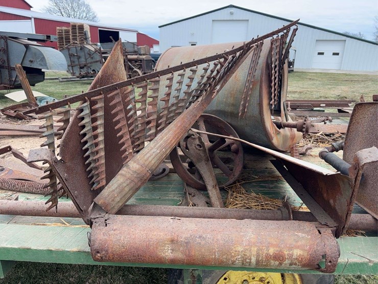 gleaner-fordson-mounted-combine-image-20