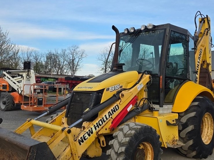 2009-new-holland-b95b-image-43