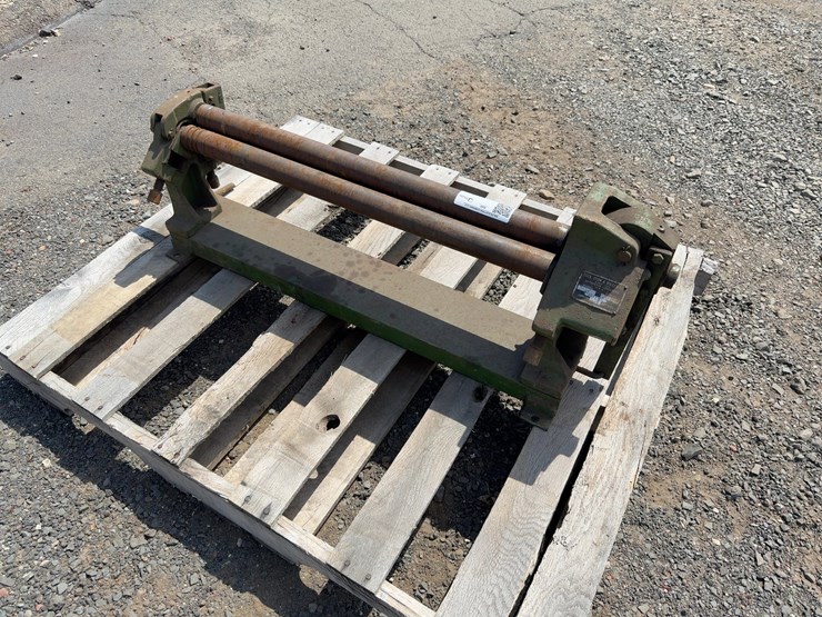 pexto-382-d-30"-sheet-metal-roller-image-1