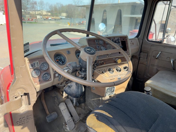 1984-mack-dm686s-image-31