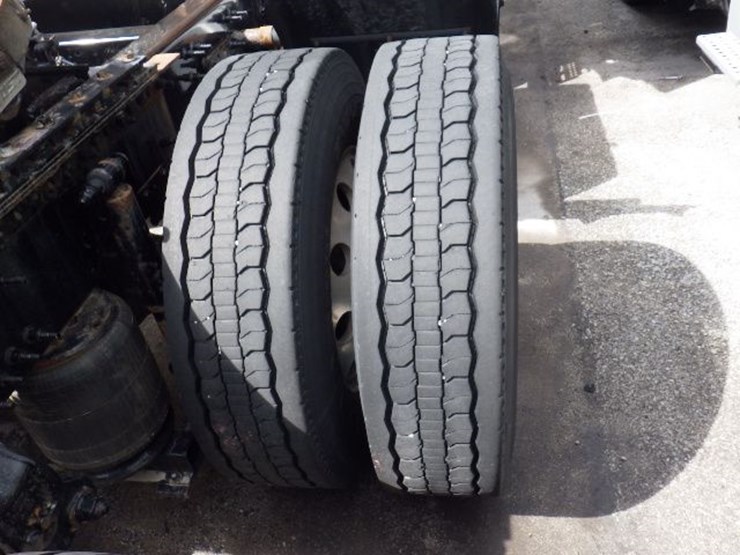 2022-volvo-vnl300-image-8