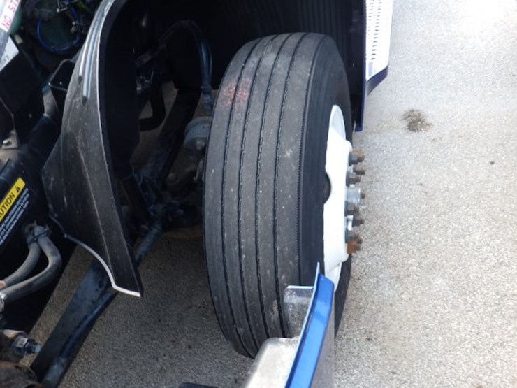 2020-volvo-vnl300-image-20