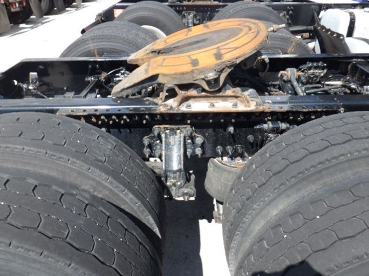 2018-volvo-vnl300-image-7