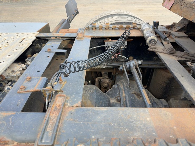 2013-mack-pinnacle-cxu613-image-21