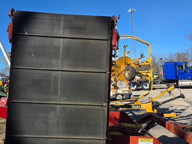 new-holland-166-image-12