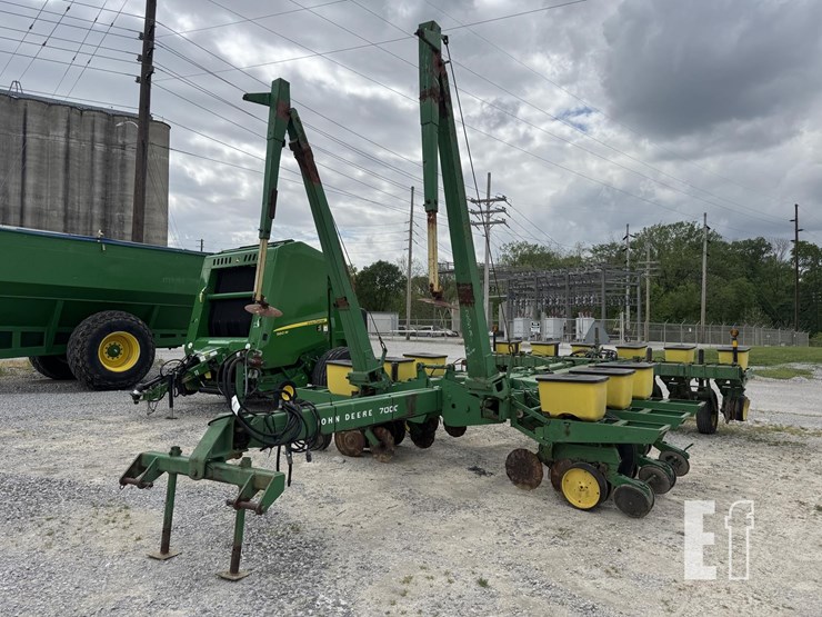 john-deere-7000-image-1