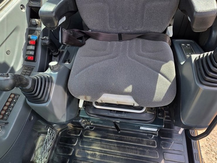 2020-new-holland-e57c-image-64