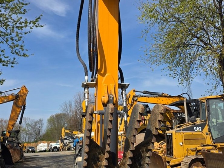 2020-new-holland-e57c-image-44