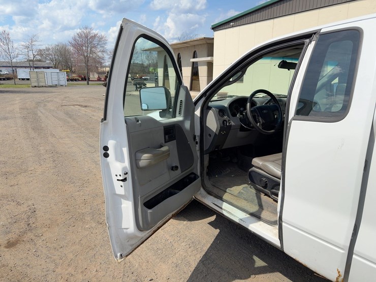 2004-ford-f150-xl-image-17