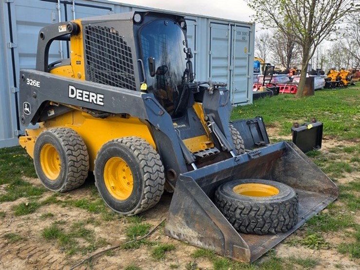 2014-deere-326e-image-2