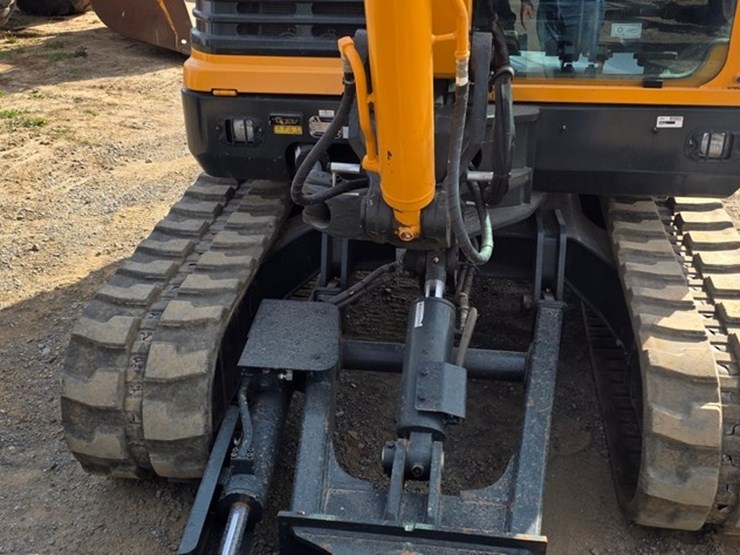 2020-new-holland-e57c-image-40