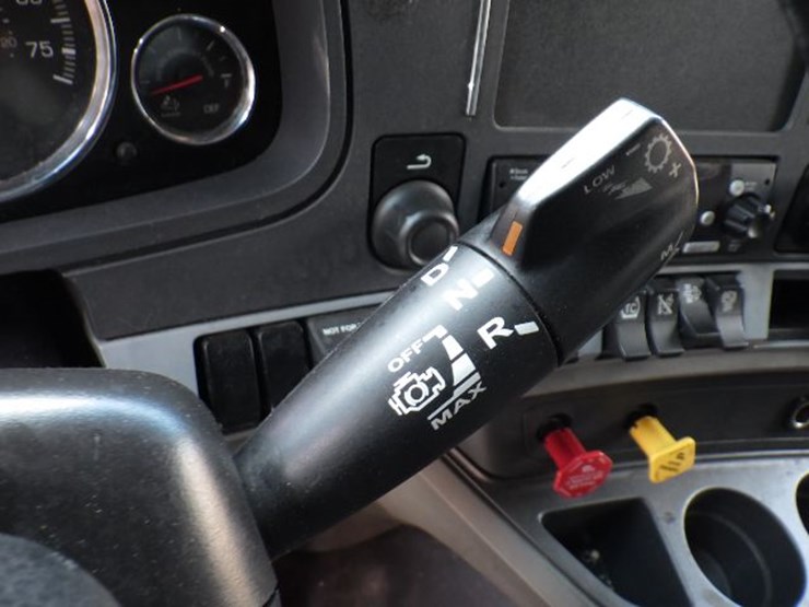 2022-kenworth-t680-image-19