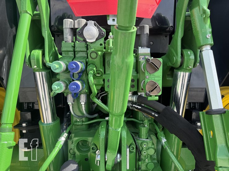 2023-john-deere-6120m-image-11