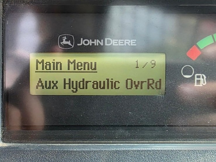 2014-deere-326e-image-66