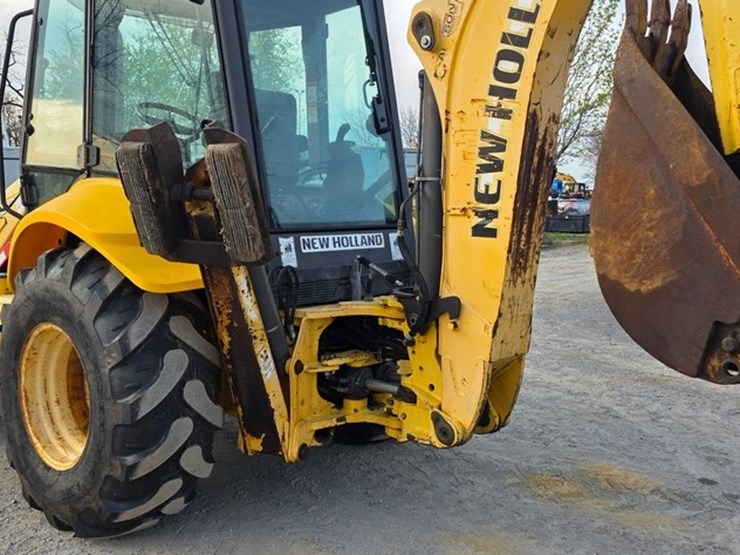 2009-new-holland-b95b-image-26