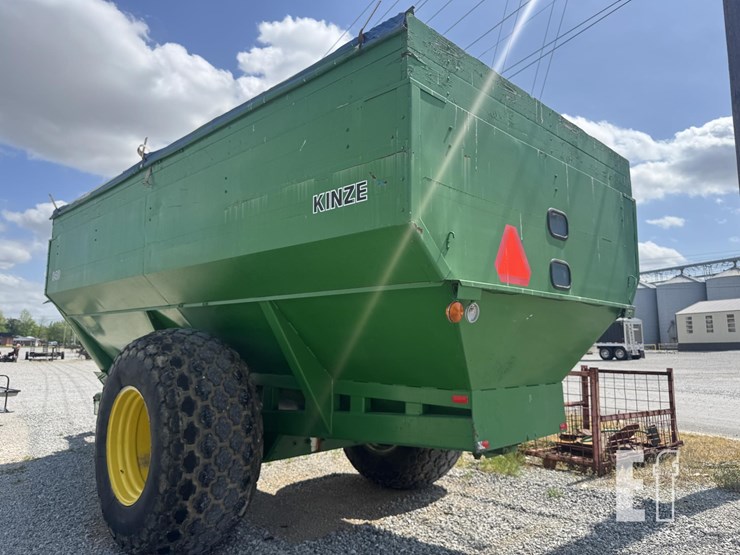 1991-kinze-840-image-9