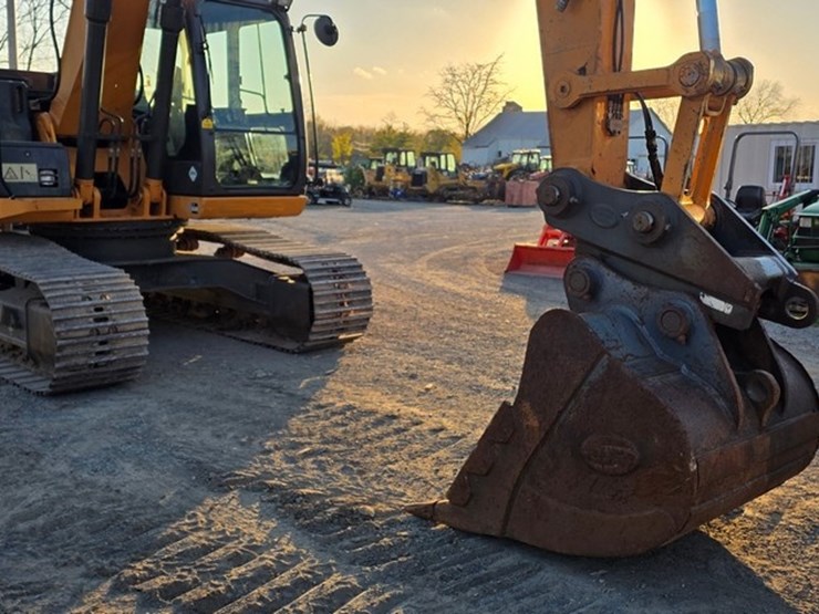 2014-case-cx160c-image-60