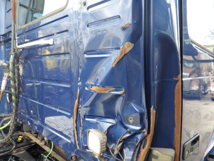 2019-volvo-vnl300-image-7