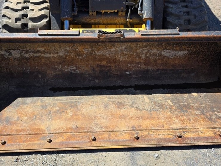 2018-deere-331g-image-37