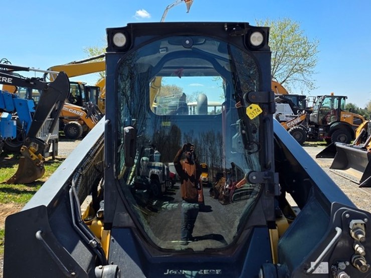 2018-deere-331g-image-40