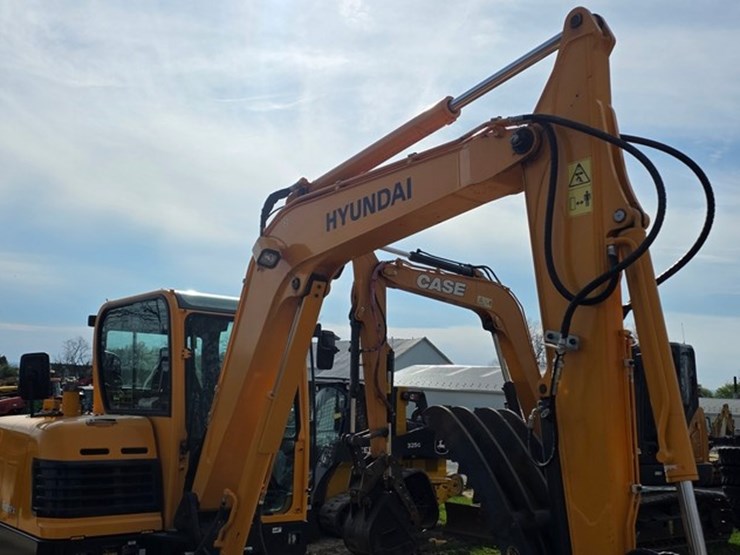 2020-new-holland-e57c-image-49