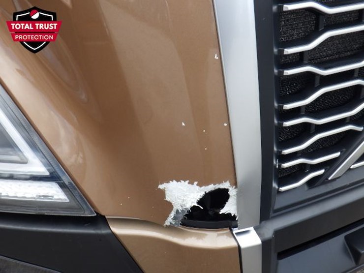 2023-volvo-vnl300-image-3