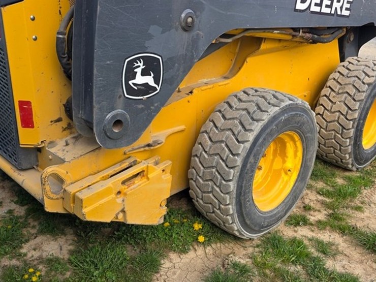 2014-deere-326e-image-17