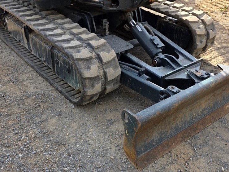 2020-new-holland-e57c-image-36