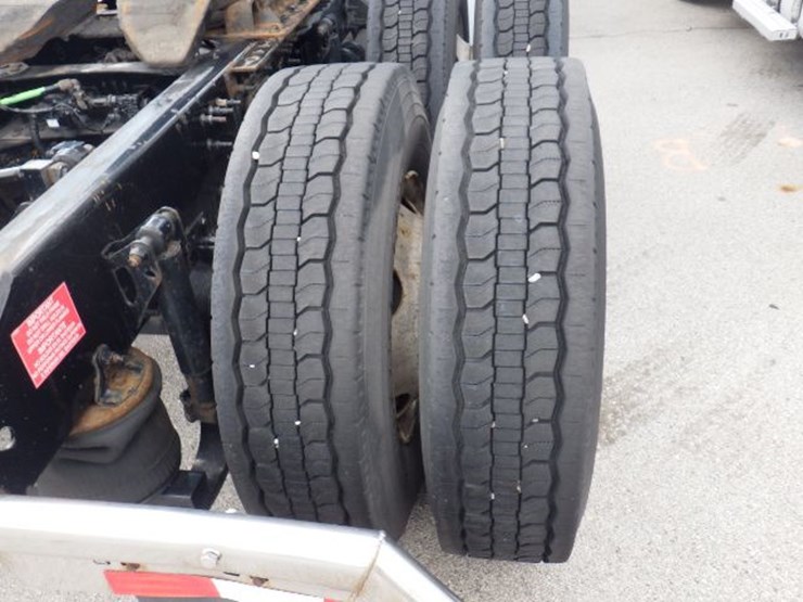 2017-volvo-vnl300-image-8